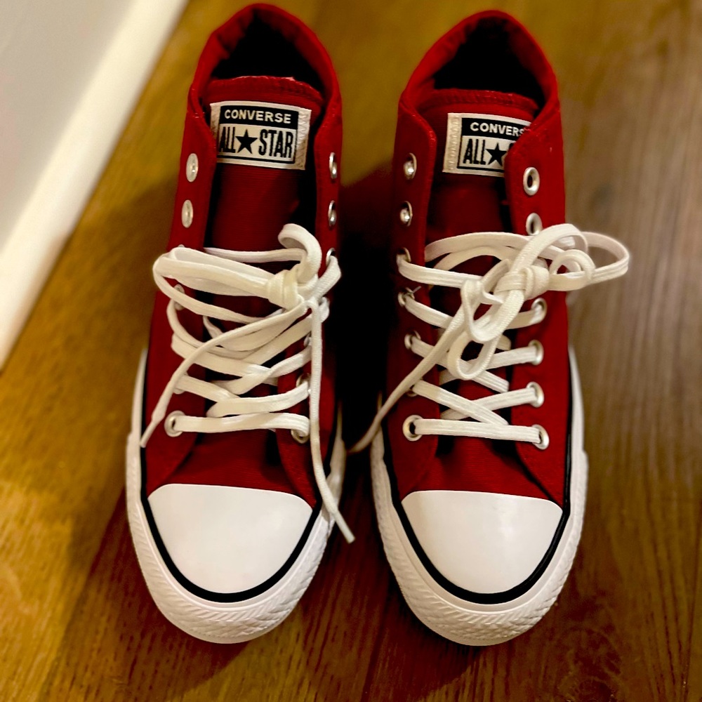 Converse all star burgundy sneakers size 8